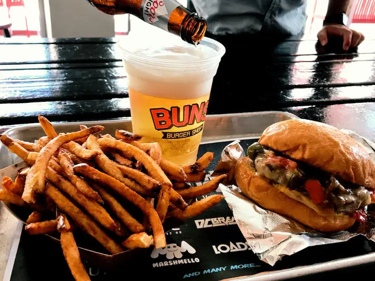 BUNS Burger Shop We The Future Burger